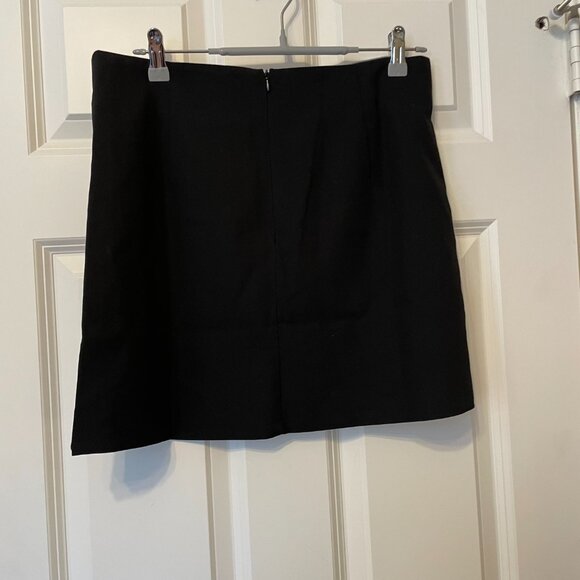 Geometric Black and Grey Mini-skirt - Picture 2 of 3